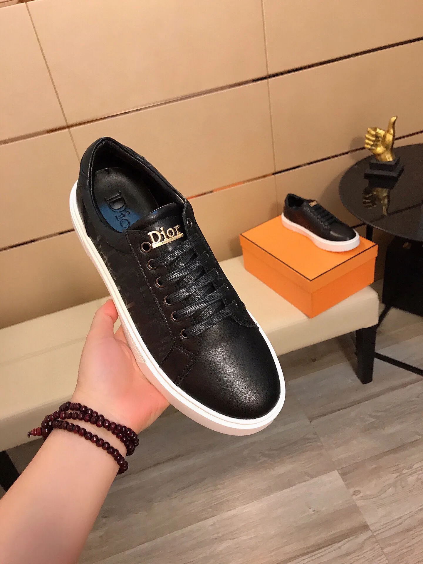 Factory price 360 ​​◾️▫【Dior】Dior's new high-end boutique, men's fashionable casual shoes, quite distinctive. The upper is made of imported soft cowhide + brand-specific embossing, which shows the design style. The genuine leather lining makes the foot feel soft and comfortable. The original wear-resistant special outsole is a must-have item for trendy men! Size: 38-44